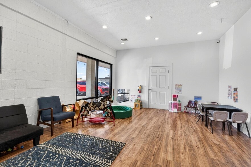 More Photos Of 75 N 200 W, Hurricane Freestanding For Sale