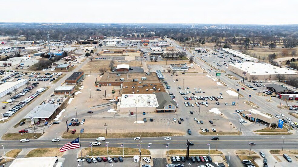 More Photos Of 105-115 SW 29th St, Topeka General Retail For Sale