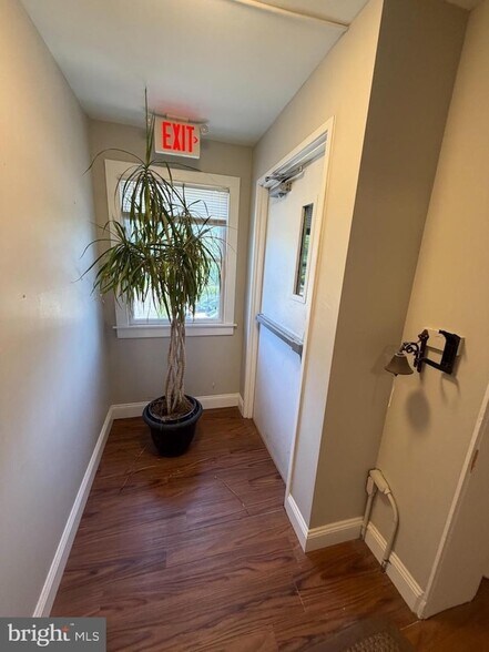 More Photos Of 41 N Main St, New Hope Restaurant For Sale