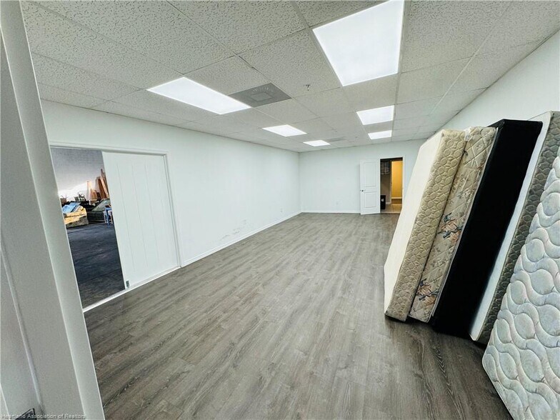 More Photos Of 110-112 W Interlake Blvd, Lake Placid Warehouse For Sale