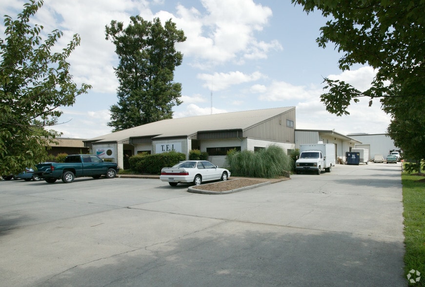 More Photos Of 724 City Center Blvd, Newport News Warehouse For Lease