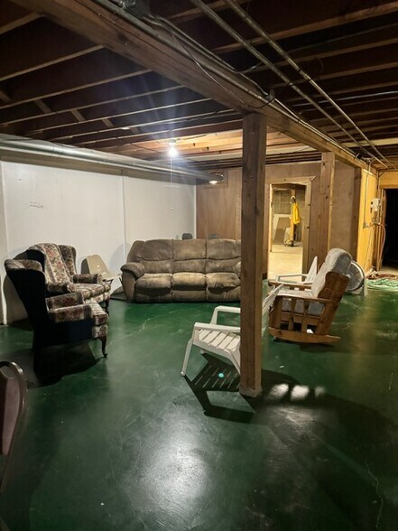 More Photos Of 735 Aultman St, Ely General Retail For Sale