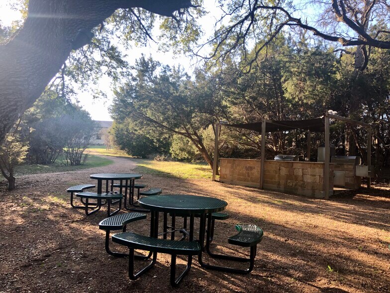 More Photos Of 1205 BMC Dr, Cedar Park Office For Lease