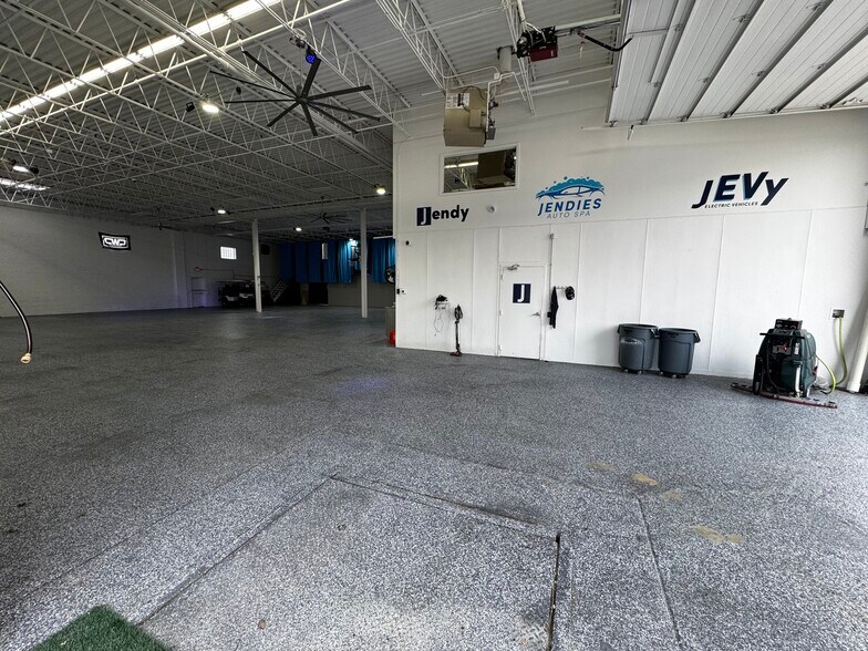 More Photos Of 1540 Hannah Ave, Forest Park Light Distribution For Lease