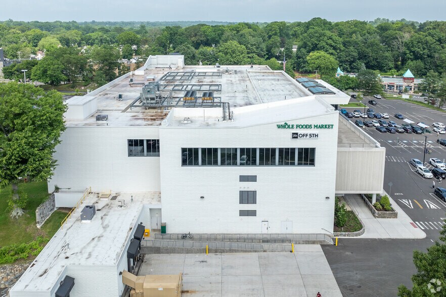 More Photos Of 110 High Ridge Rd, Stamford Supermarket For Lease