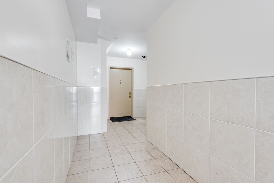 More Photos Of 10430 39th Ave, Corona Apartments For Sale