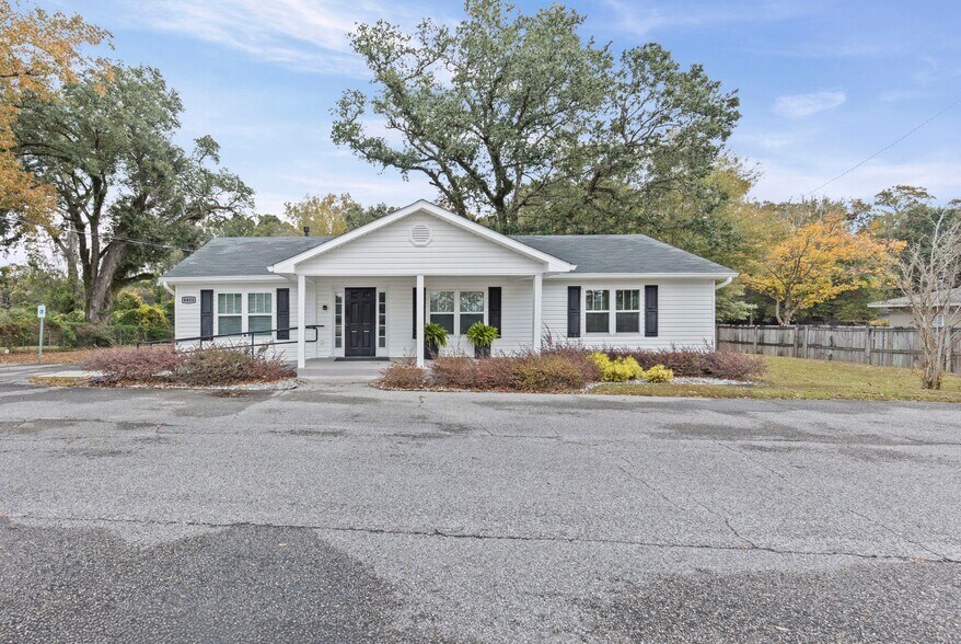 Primary Photo Of 6606 Old Shell Rd, Mobile Office For Sale