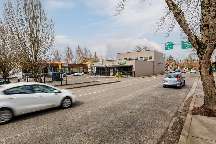 More Photos Of 3902 NE Sandy Blvd, Portland Office For Sale