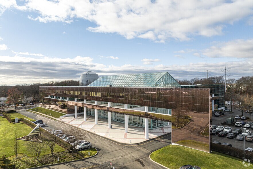 More Photos Of 1377 Motor Pky, Islandia Office For Lease