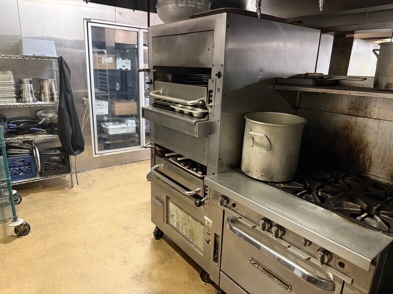 More Photos Of 1025 N Sherman Ave, Madison Freestanding For Lease
