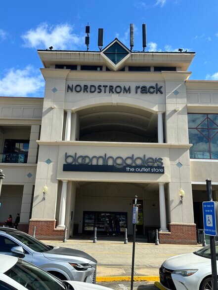 More Photos Of 1 Buckhead Loop, Atlanta Storefront For Lease