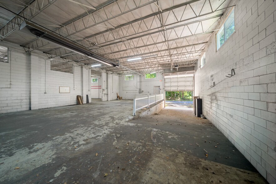 More Photos Of 4450 S Pine Ave, Ocala Warehouse For Lease
