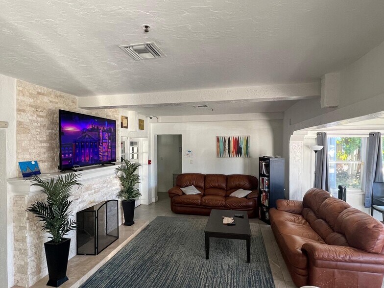 More Photos Of 545 Ne 23rd St, Wilton Manors Rehabilitation Center For Lease