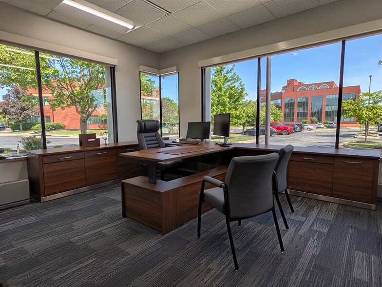 More Photos Of 100 Corporate Pky, Amherst Unknown For Lease