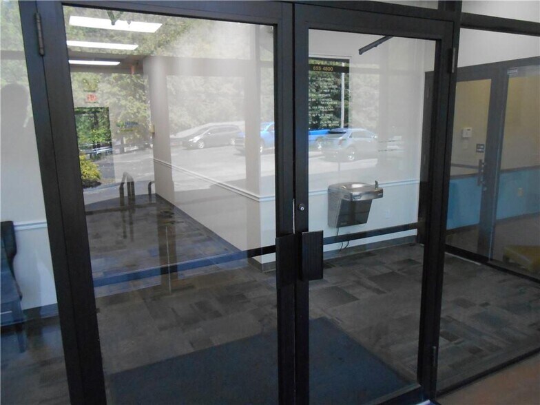 More Photos Of 526 E Bruceton Rd, Pittsburgh Medical For Lease