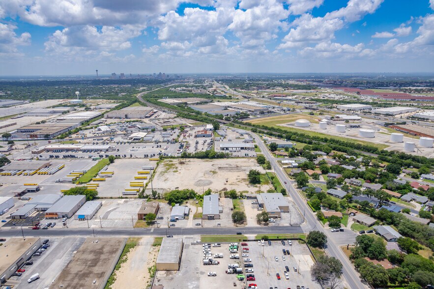 More Photos Of 1111 Paulsun St, San Antonio Light Manufacturing For Lease