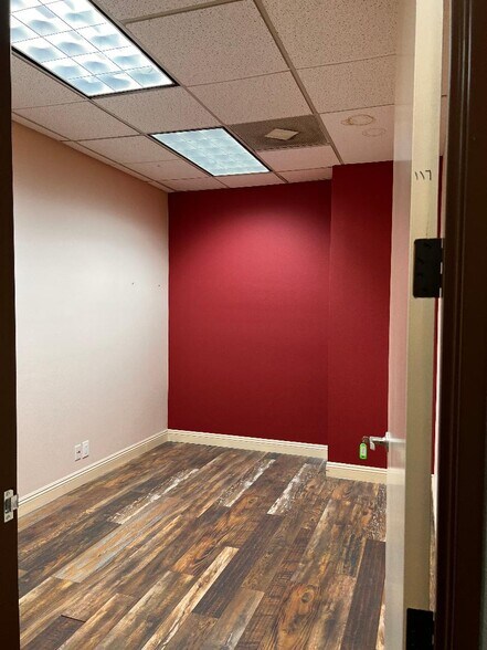 More Photos Of 7226 Sepulveda Blvd, Van Nuys Coworking Space