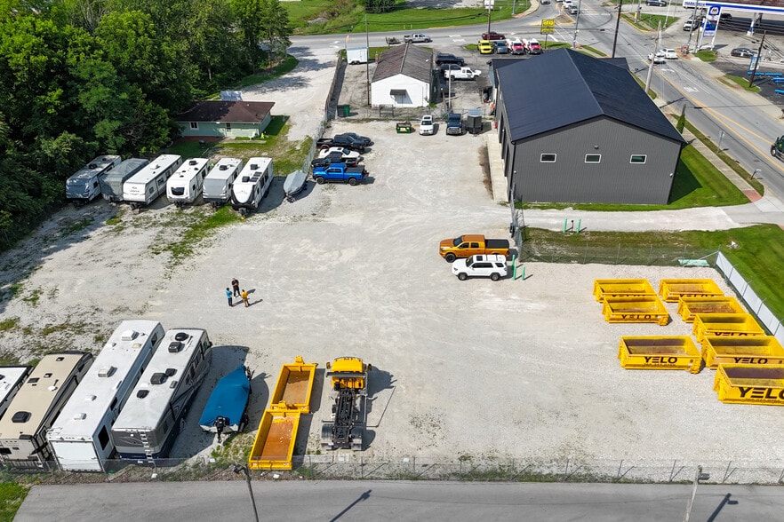 More Photos Of 1819 E Morgan St, Martinsville General Retail For Sale