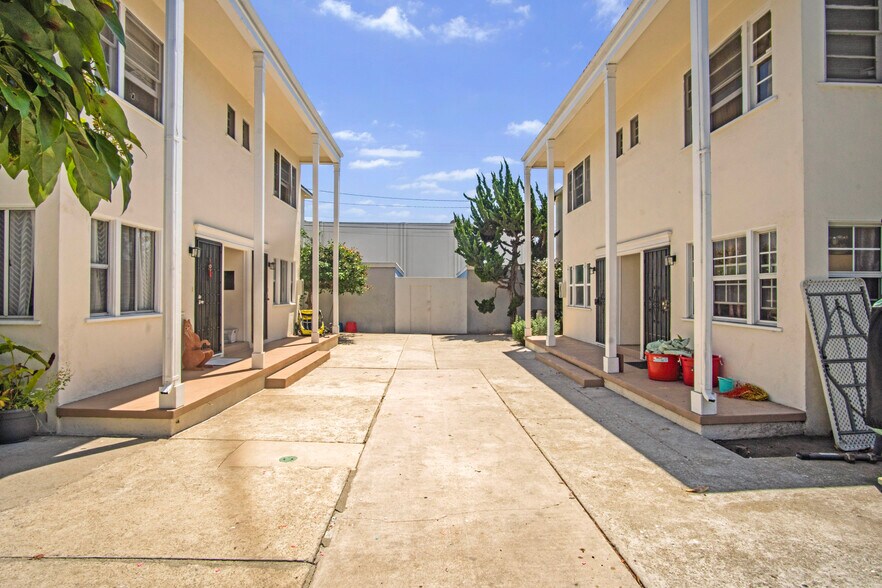 More Photos Of , Los Angeles Multifamily For Sale