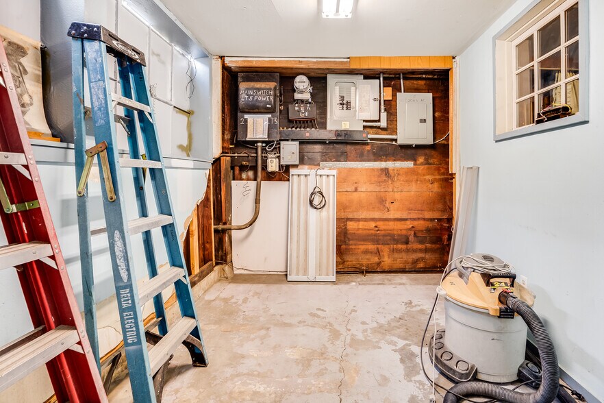 More Photos Of 5526 San Pablo Ave, Oakland Auto Repair For Sale