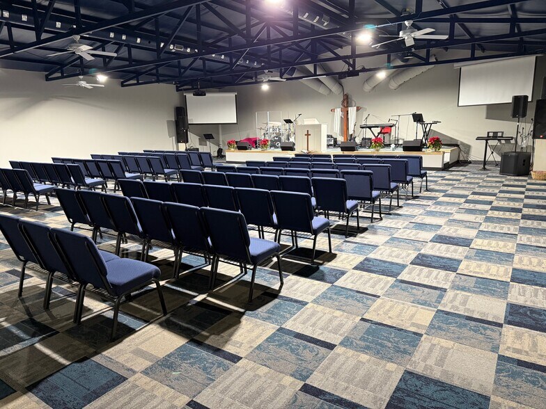 More Photos Of 8017 S Santa Fe Ave, Oklahoma City Religious Facility For Sale