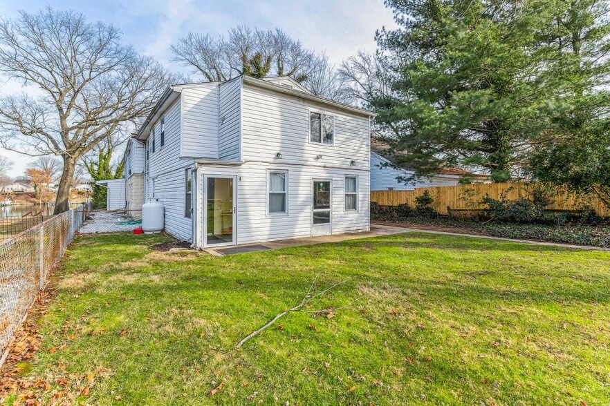 More Photos Of 460 Carvel Beach Rd, Baltimore Apartments For Sale