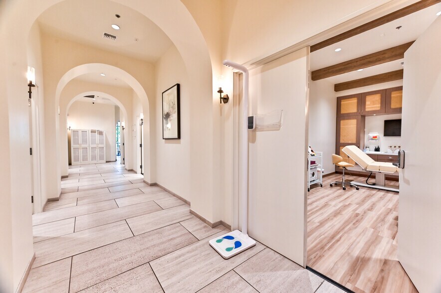 More Photos Of 5770 S Durango Dr, Las Vegas Medical For Sale