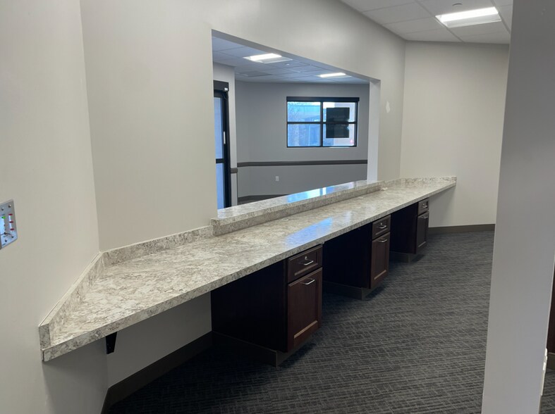 More Photos Of 201 W 5th St, Bonham Medical For Lease