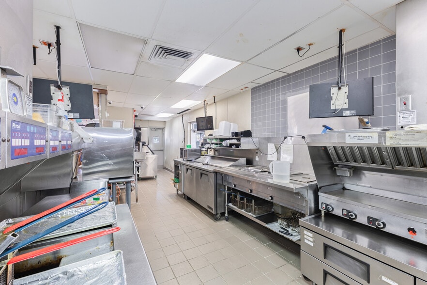 More Photos Of 8841 Commodity Cir, Orlando Fast Food For Lease