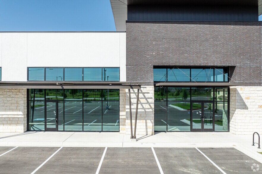 More Photos Of 801 W Wells Branch Pky, Pflugerville Storefront For Sale