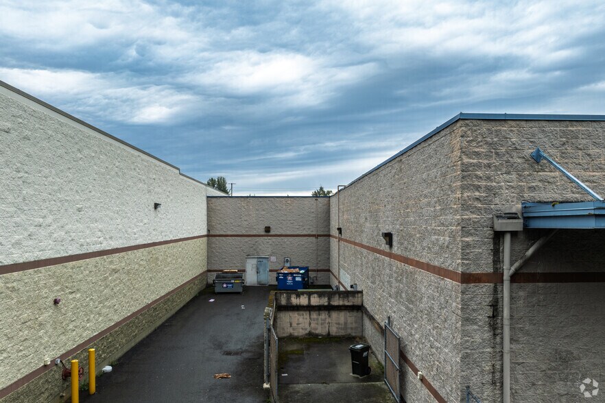 More Photos Of 4700 NE 4th St, Renton Drugstore For Lease