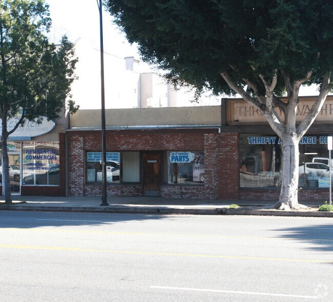 More Photos Of 1610 W Magnolia Blvd, Burbank Storefront For Sale