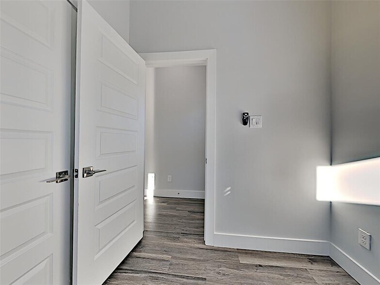 More Photos Of 2620 Delafield St, Houston Apartments For Sale