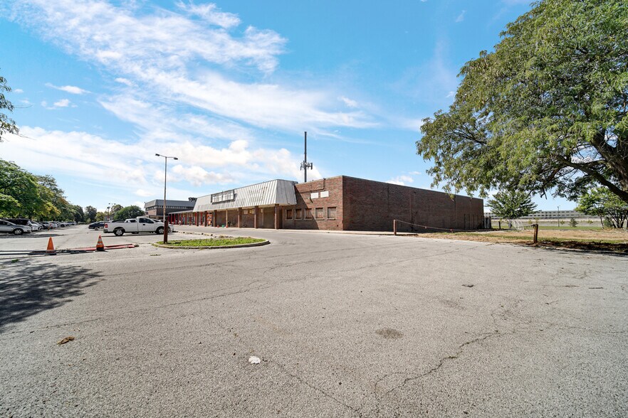 More Photos Of 5050 S State St, Chicago Storefront Retail Office For Lease