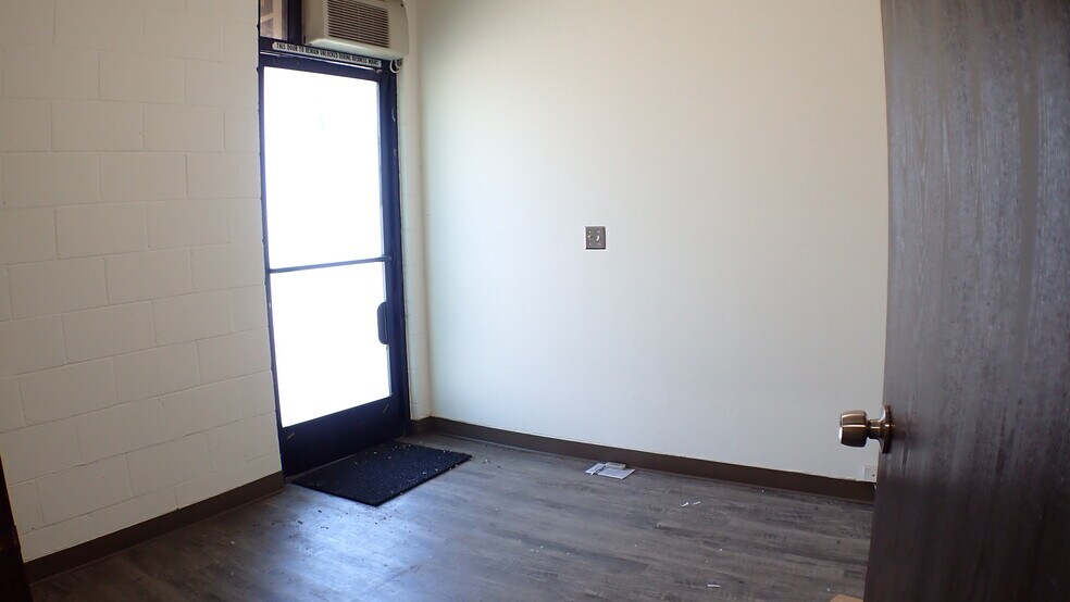 More Photos Of 815-825 Western Ave, Glendale Warehouse For Lease