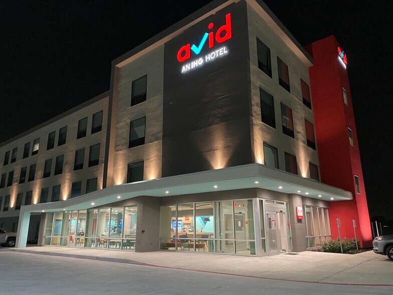 More Photos Of 281 Buddy Ganem Dr, Portland Hotel For Sale