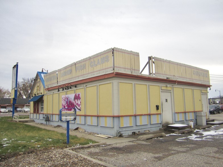 More Photos Of 1060 Madison Ave, Mankato Fast Food For Lease