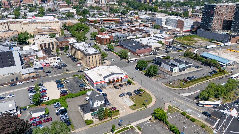 More Photos Of 87 Old River St, Hackensack Office Residential For Lease