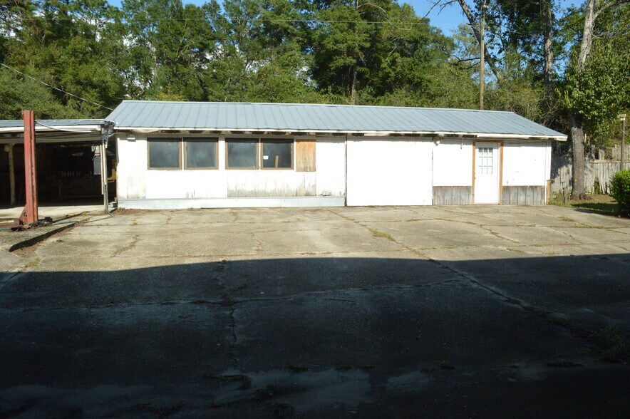 More Photos Of 165 Porsche Ln, Crawfordville Warehouse For Sale