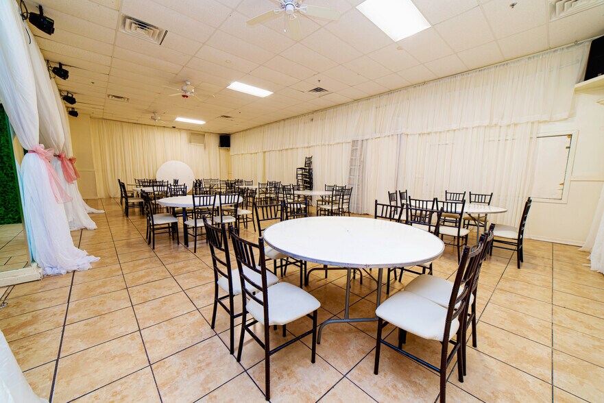 More Photos Of 819 Los Presidentes Ave, Laredo Storefront Retail Office For Sale