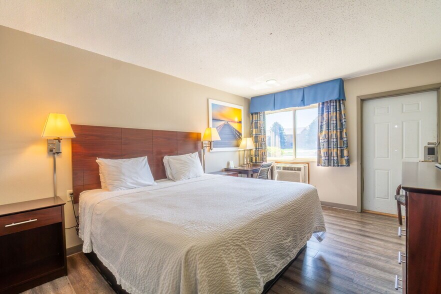More Photos Of 3000 Singing Hills Blvd, Sioux City Hotel For Sale