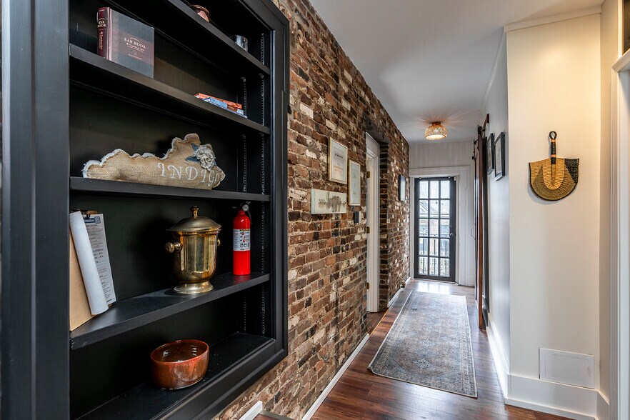 More Photos Of 302 W High St, Lexington Office Residential For Sale