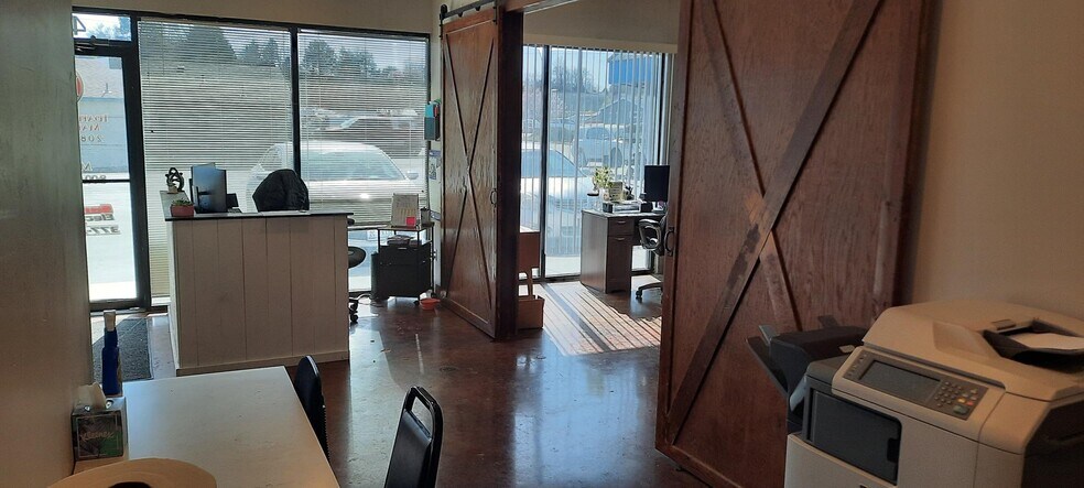 More Photos Of 4684-4688 W Chinden Blvd, Boise Freestanding For Lease