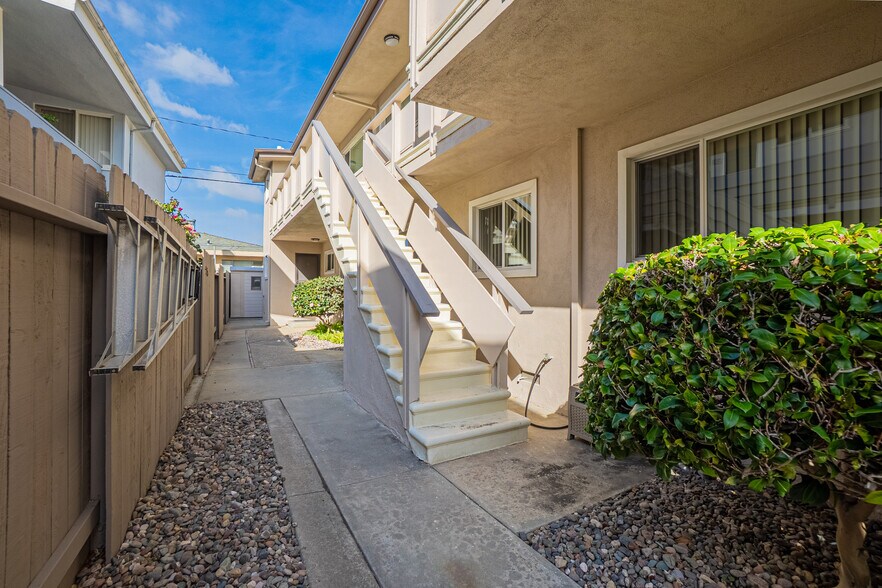 More Photos Of 523 Avenue G, Redondo Beach Apartments For Sale