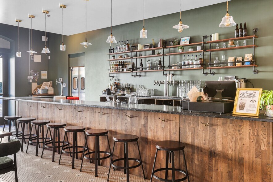 More Photos Of 2246 Larimer St, Denver Storefront For Sale