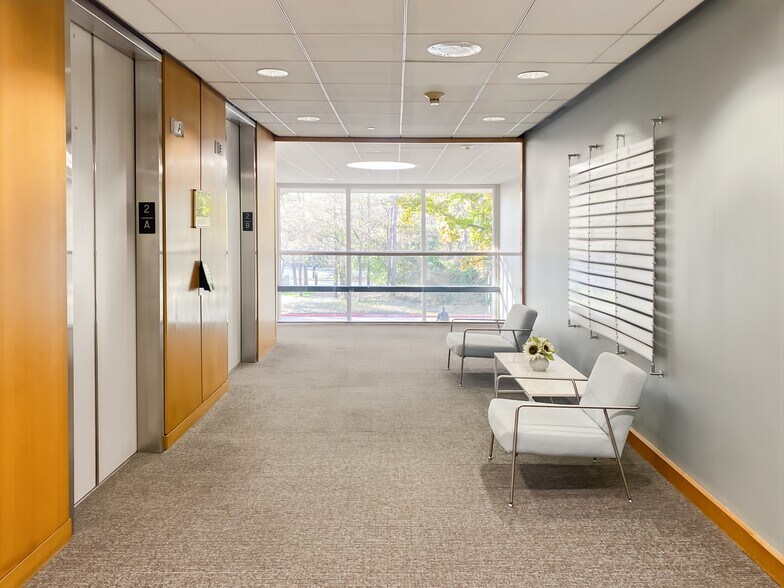 More Photos Of 2002 Timberloch Pl, The Woodlands Coworking Space