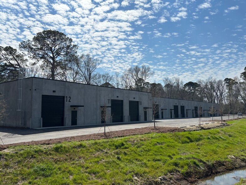 More Photos Of 6548 Ward Ave, Charleston Light Distribution For Lease