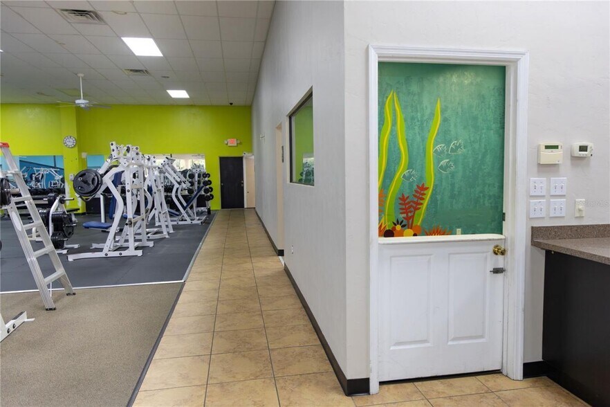 More Photos Of 15043 Main St, Alachua Showroom For Sale