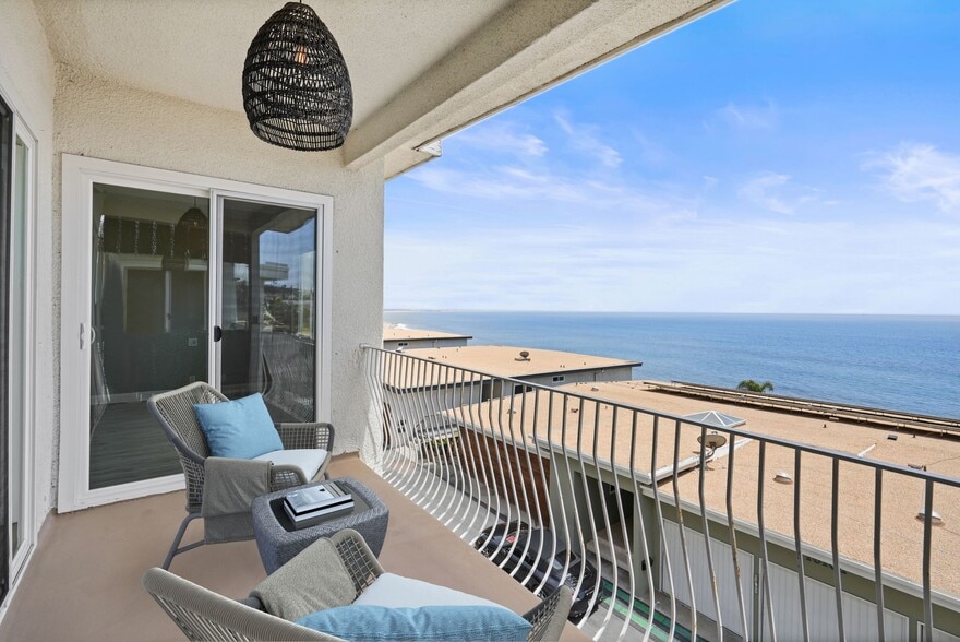More Photos Of 18103 Coastline Dr, Malibu Apartments For Sale