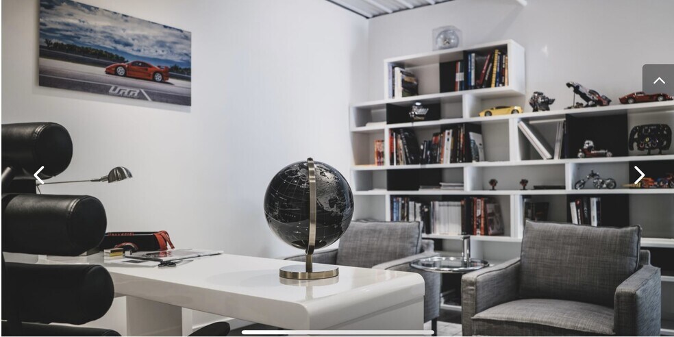 More Photos Of 2108-2260 Ferry Rd, Naperville Showroom For Sale